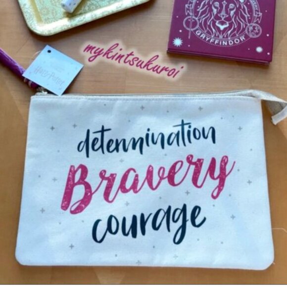 LAST 1! 🦁 Harry Potter Gryffindor Makeup Bag - Picture 1 of 2